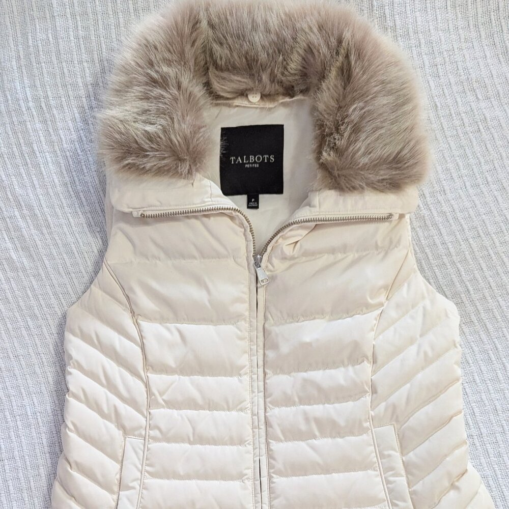 Chunky/Runway Talbots Cream Quilted Puffer Vest w/ removable 'fur' collar & zip